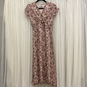 Elegant Leaf Print Maxi Dress in Cream and Brown